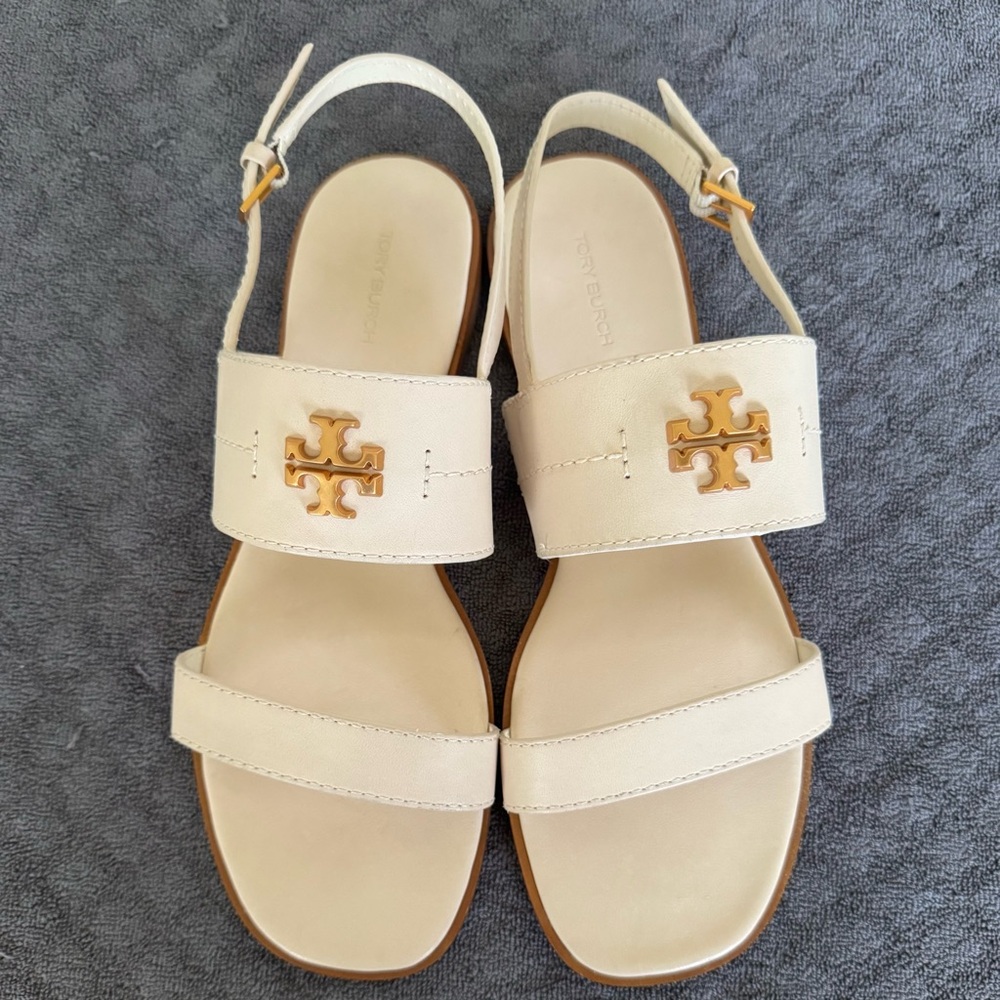 TORY BURCH ELEANOR IVORY LEATHER GOLD TONE HARDWARE LOGO SIZE 10